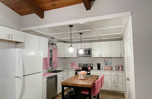 Lillington House | Ranch style home minutes from Campbell University and from Cape Fear Adventures.