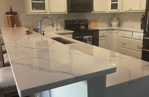 New London House | Rare Find at Badin Lake