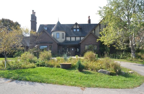 Ames House | Raspberry Hill Bed & Breakfast at the edge of Ames