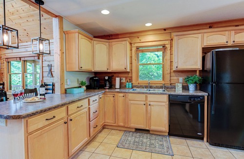 Wolf Laurel Cabin | Raven Cliff - Mountain Views/7 Person Hot Tub