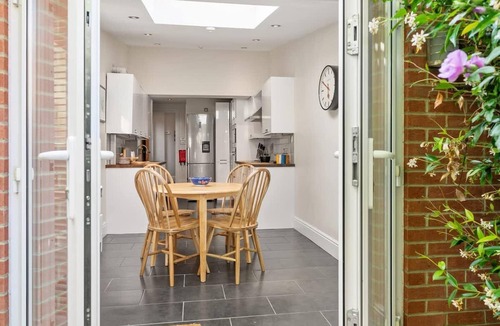 Reading City Centre House | Reading Modern Home by the Thames