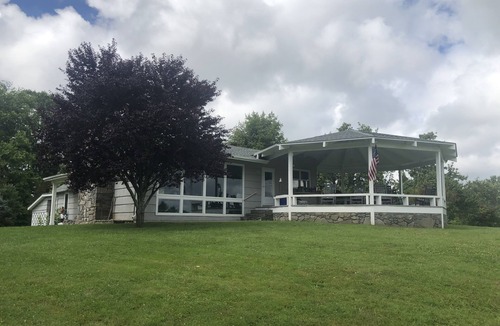 Glade Valley House | Ready, Set, Relax! Sleeps 8+and pet friendly You may never want to leave!