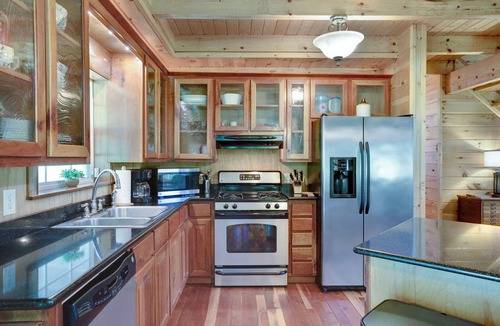 Indian Rock Springs Cabin | Real Log Cabin in Mountain Forest! Pet Friendly, Fiber WiFi, Near Casino/Rafting