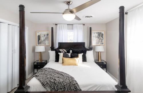 Graham Apartment | Rear deck w/Soaking tub + Wi-Fi & Parking