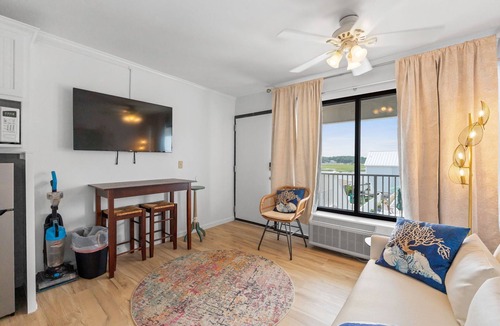 Ocean Isle Beach Condo | Recently Renovated the Queen's View Beach Condo at Causeway Inn!