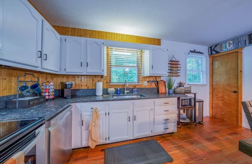 Lake Lure Cabin | Red Bird Retreat on the Broad River