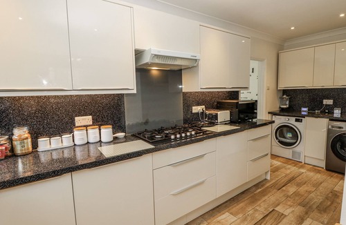 East Cowes House | RED BRICK HAVEN, pet friendly in East Cowes, Isle Of Wight