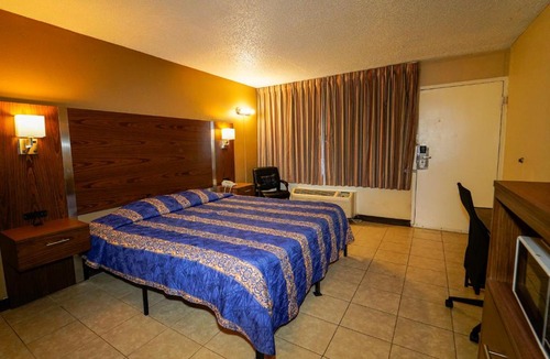 Kinston Hotel | Red Carpet Inn Kinston