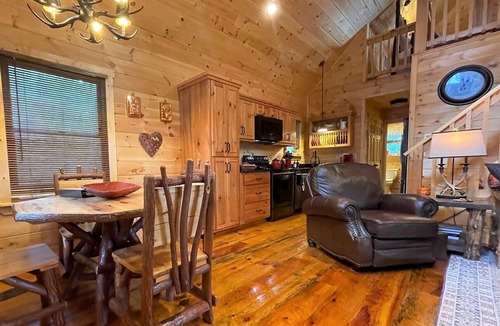 Indian Rock Springs Cabin | Red Door Cabin - couples delight!