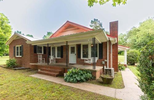 Morganton House | Red Robin Retreat - Near Lake James, NC