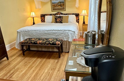 Black Mountain Bed & Breakfast | Red Rocker Inn