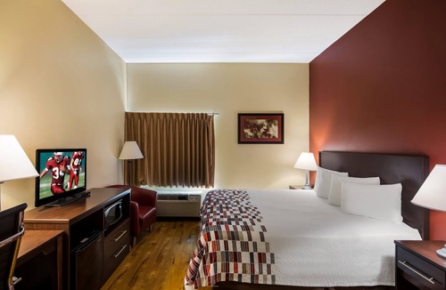 Hendersonville Hotel | Red Roof Inn Hendersonville
