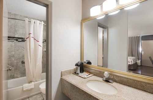 Lenoir Hotel | Red Roof Inn Lenoir