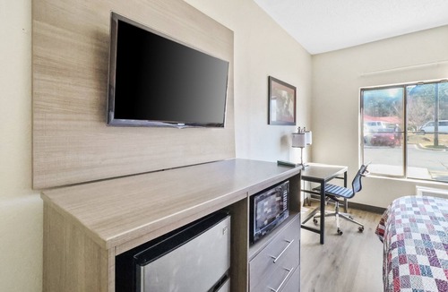 Fayetteville Hotel | Red Roof Inn & Suites Fayetteville - Fort Bragg