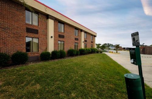 Jacksonville Hotel | Red Roof Inn & Suites Jacksonville, NC
