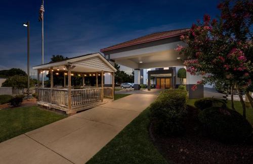 Henderson Hotel | Red Roof PLUS Henderson