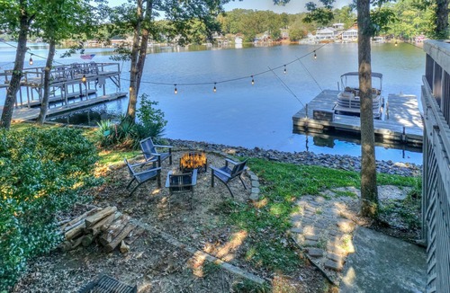 New London House | Red Sky Lake House - Tranquility at the lake!
