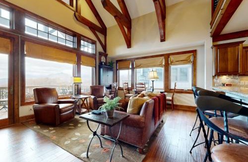 Boone Apartment | Red Tail Summit