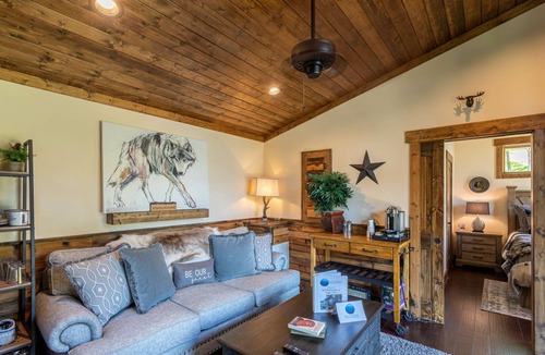 Banner Elk Cabin | Red Wolf Chalet -Tiny Home with Eagles Nest amenities, private fire pit, pet friendly