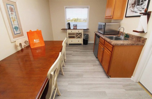 Nags Head Apartment | Redfish Retreat 2 Queen Deluxe Fin N Feather