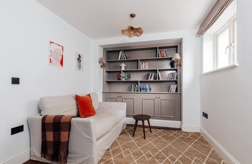 Bristol Apartment | Redland Apartments - Sleeps 12