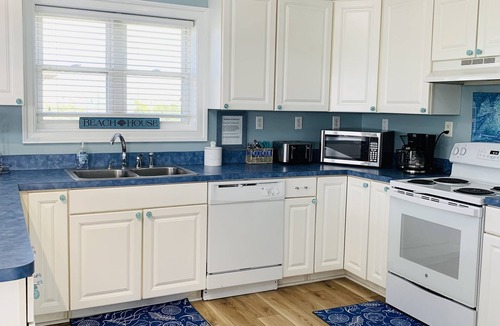 Waves House | Reduced! Aug. 15–22 Hot Tub Arcade Pool Table Oceanside