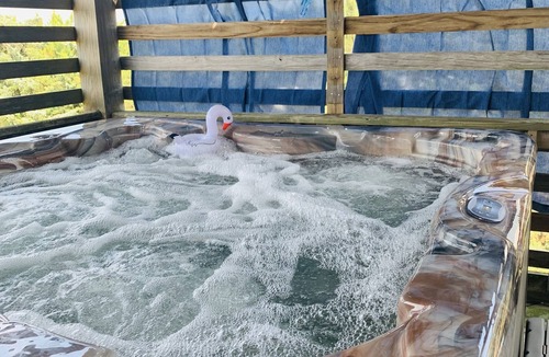 Waves House | Reduced! Aug. 15–22 Hot Tub Arcade Pool Table Oceanside