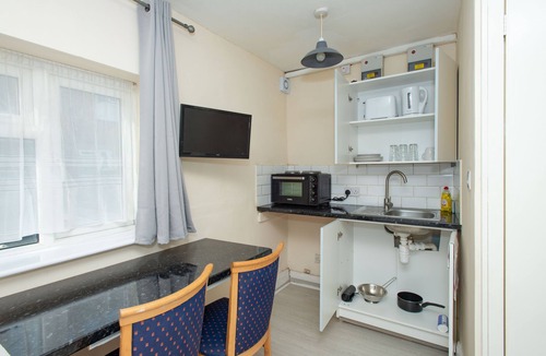 London Borough of Bromley Apartment | *REDUCED* Compact Studio 20 minutes to London via fast train