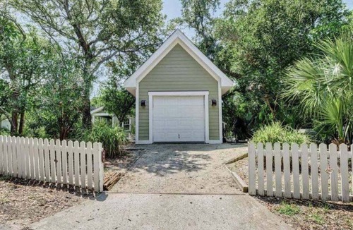 Cape Fear Station House | Reel Life tucked into a pretty, wooded bend in prestigious Cape Fear Station!