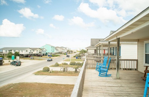 Long Beach House | Reel Nice: 2nd Row Gem, Beach and Pier View from Balcony!