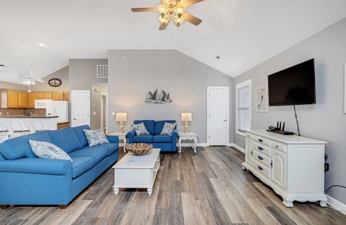 Colington House | "REEL SALTY" Located in the heart of KDH!
