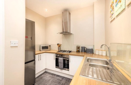 Merchiston Apartment | Refined 2-Bed Flat with Classic Edinburgh Charm