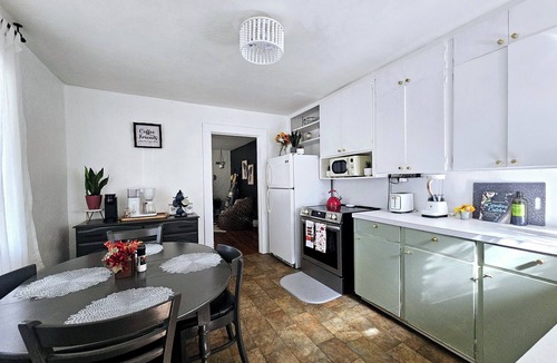 Jonesville House | Refreshing home with WiFi, AC, fireplace in marvelous Heart of Yadkin Valley
