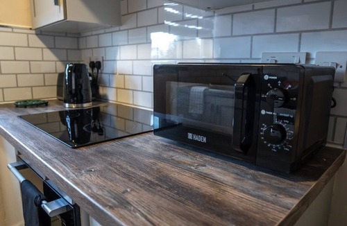 Airdrie Apartment | Refreshing Modern Apartment in Airdrie
