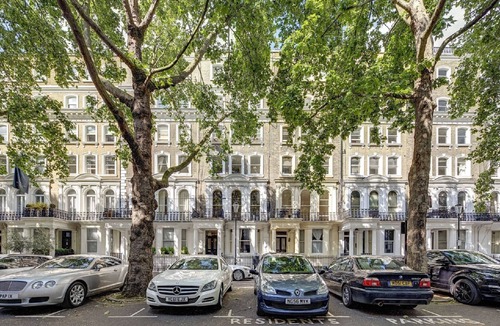 Brompton & Hans Town Apartment | Refurbished Studio Apartment, A Minute From Harrods Knightsbridge