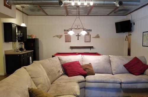 Wildwood Point House | Relax among the palms at Reeled Inn on Beautiful Lake Gaston