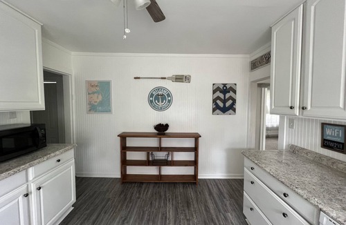 Coinjock House | Relax at this beautiful Historic Intracoastal Waterlily Cottage + Game Room
