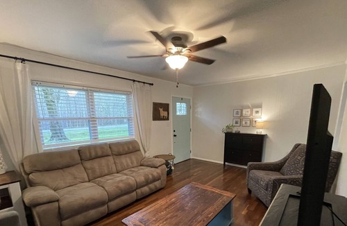 Raleigh House | Relax & enjoy privacy-peaceful acre ~10 min to RDU.