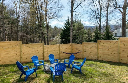 Oakley House | Relax & Gather 3 miles to Pkwy & Biltmore