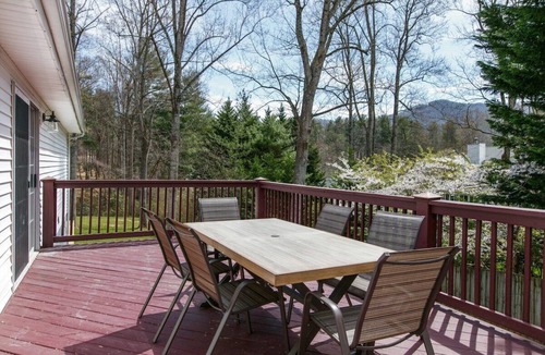 Oakley House | Relax & Gather 3 miles to Pkwy & Biltmore