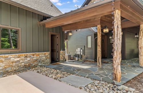 Nebo Apartment | Relax in style w/access to Lake, Dock, Fire pit and Community Pool