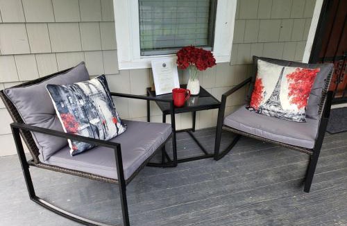 Woodfin House | Relax Under the Trees