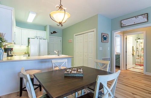 Southport Condo | Relax & Unwind in Blue Haven!