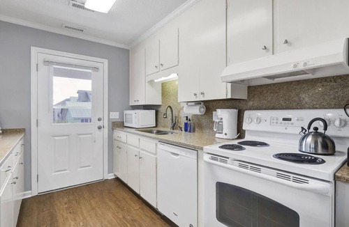South End House | Relaxation by the Shore!