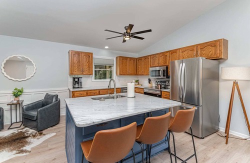 South Belmont House | Relaxing Belmont Escape: 4BR, 2.5BA, Pet-Friendly