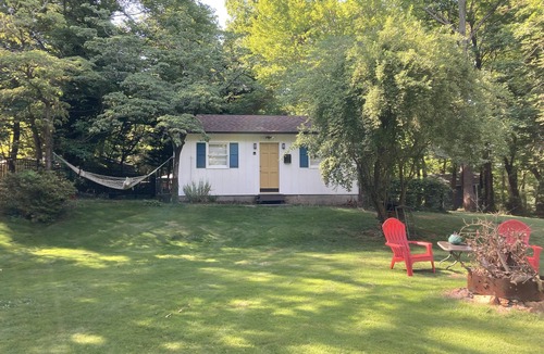 Carriage Hills Cottage | Relaxing Cottage close to everything! Perfect for 2!Wi-Fi, Keurig,Outside space!