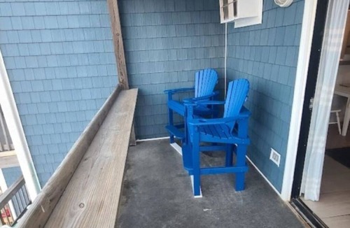 McCutcheon Field Condo | Relaxing Retreat -Ocean Front Condo