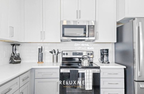 Paw Creek Apartment | Reluxme | 2BR Oasis Near Airport & Attractions