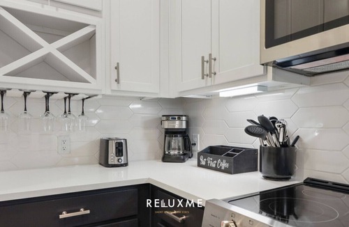 Fourth Ward Condo | Reluxme| Lux 2BR Uptown| Spa Access + Skyline View