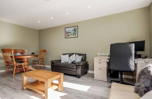 Basildon House | Remaj Accommodation, 4 Bedrooms, 6 Beds , sleeps 7 & free residential parking
